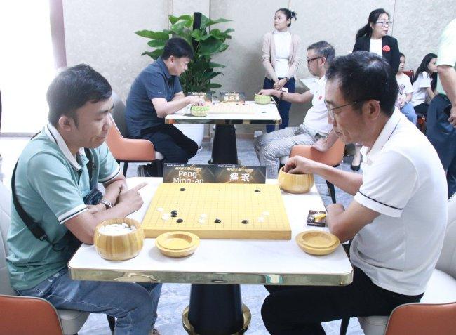 解珉迎战老挝棋手 Peng Ming - an